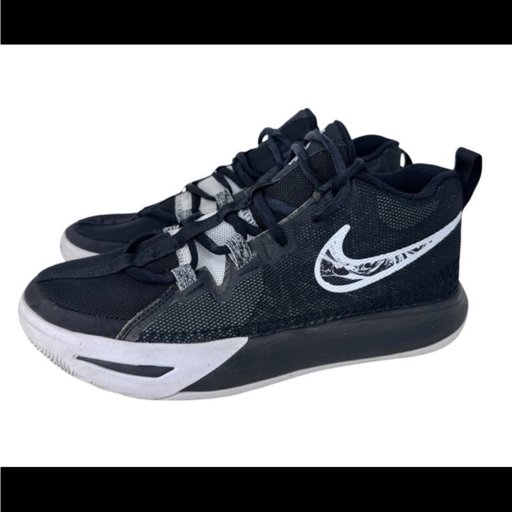 NWOT Nike Kyrie Flytrap 6 Black White Athletic Sneakers